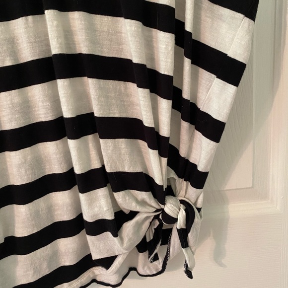 Black and White Striped Short Sleeve Top - Picture 2 of 4